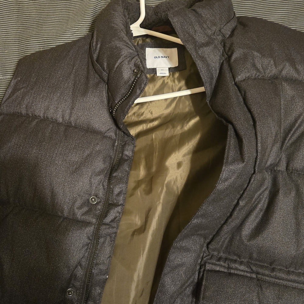 Old Navy Men's Gray Puffer Vest
